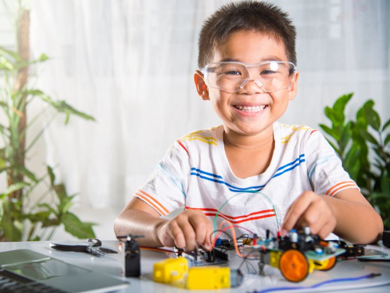 16 Toys That'll Boost Kids' Knowledge, Understanding and Interest in STEM