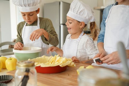 Little Chefs: Culinary Classes for Kids in the DMV Discover the best kid‑friendly baking and cooking classes in Washington DC — from cupcake decorating to hands‑on cooking camps — that are safe, fun and educational for families.