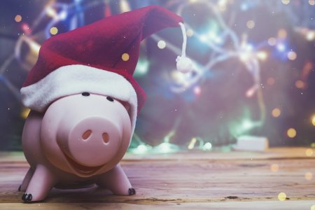 Get ahead of holiday spending with these practical Christmas savings tips. Learn how to budget, open a holiday savings account, trim expenses, boost income and shop early to enjoy the season stress-free and debt-free.