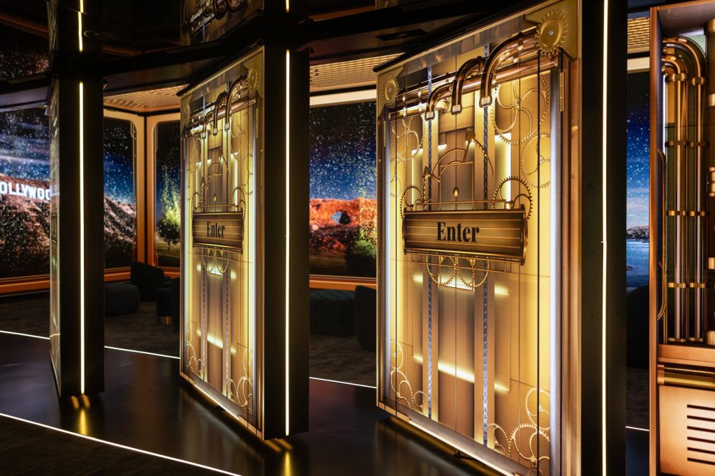 Step inside the story: The Holodeck Experience at MCAAD Step inside 360-degree storytelling near the White House. The Holodeck Experience is a 35-minute DC outing best for families with kids ages 8 and up.