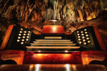 The Great Stalacpipe Organ surrounded by rock formations inside Luray Caverns.